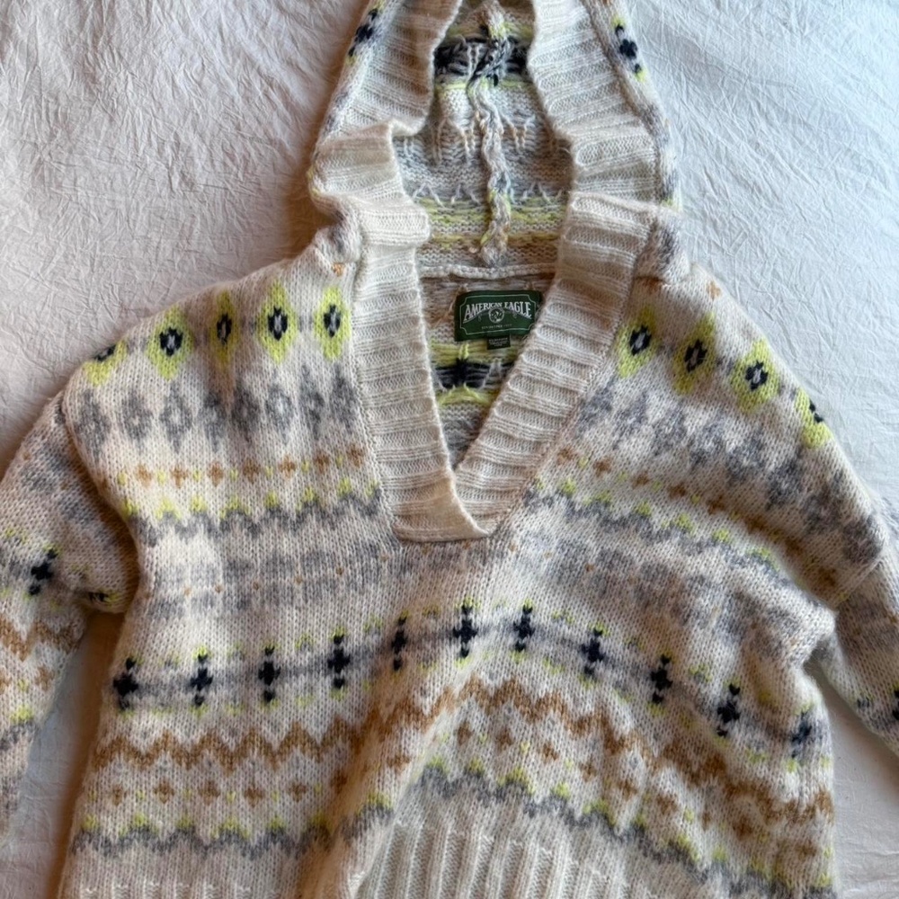 American Eagle sweater